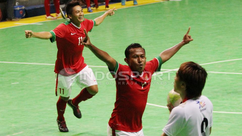 Selebrasi Jaelani Ladjanibi (tengah) usai mencetak gol pertama bagi Timnas Futsal Indonesia.